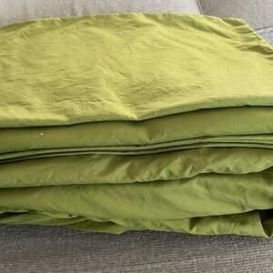 Crate & Barrel Twin sheet set in kiwi color pima cotton